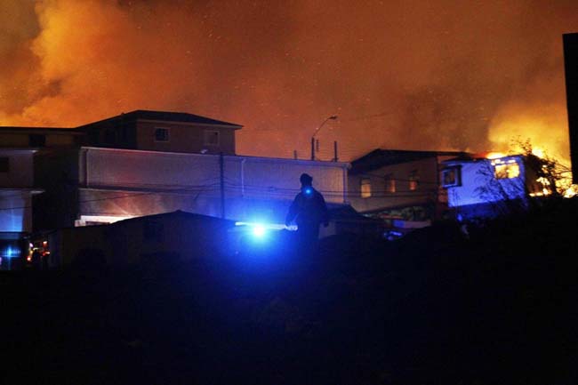 Cile, incendio a Valparaiso. Le immagini dell’apocalisse Cile, incendio a Valparaiso. Le immagini dell’apocalisse