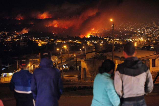 Cile, incendio a Valparaiso. Le immagini dell’apocalisse Cile, incendio a Valparaiso. Le immagini dell’apocalisse