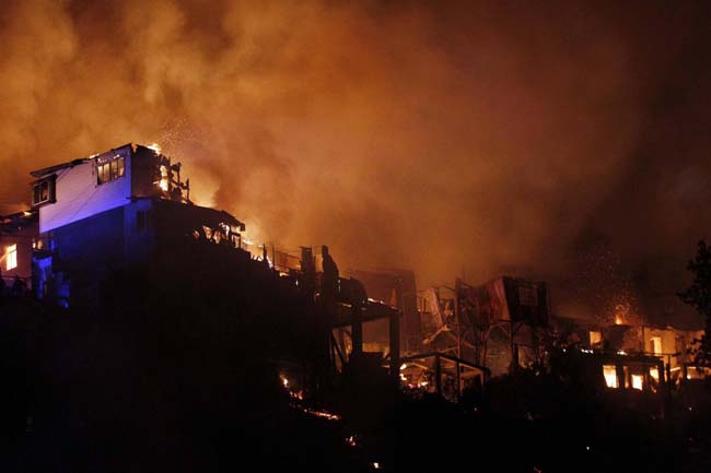 Cile, incendio a Valparaiso. Le immagini dell’apocalisse Cile, incendio a Valparaiso. Le immagini dell’apocalisse