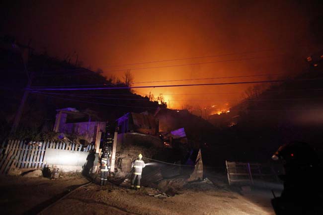 Cile, incendio a Valparaiso. Le immagini dell’apocalisse Cile, incendio a Valparaiso. Le immagini dell’apocalisse