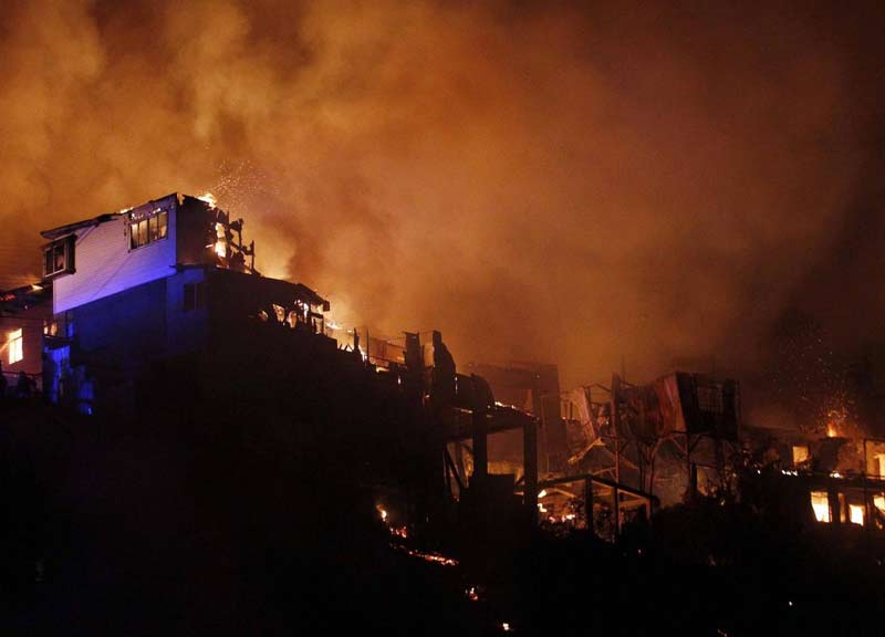 Cile, incendio a Valparaiso. Le immagini dell’apocalisse Cile, incendio a Valparaiso. Le immagini dell’apocalisse