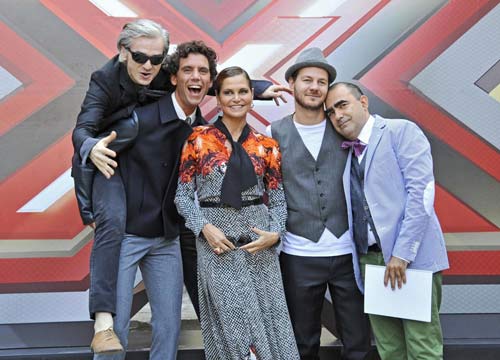 Mika tornerà, ma X Factor perde i pezzi. Elio: “Non lo farò mai più” Mika tornerà, ma X Factor perde i pezzi. Elio: “Non lo farò mai più”