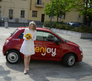 Car sharing per sette italiani su 10. Lo scelgono pure gli sposi