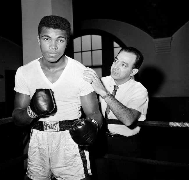 “La boxe è poesia”, versi e filosofia si sfidano sul ring. INTERVISTA “La boxe è poesia”, versi e filosofia si sfidano sul ring. INTERVISTA