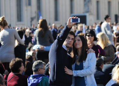 Canonizzazione, c’è chi dà i numeri. Da Pasqua al 27 brivido pellegrini