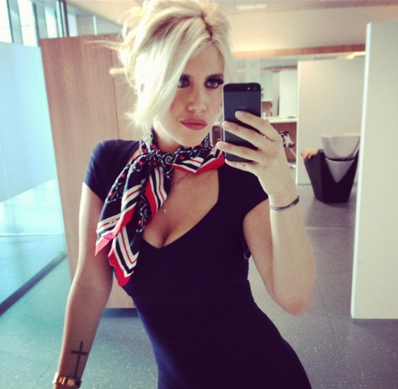 Wanda Nara annuncia le nozze con Icardi e lascia Twitter Wanda Nara annuncia le nozze con Icardi e lascia Twitter