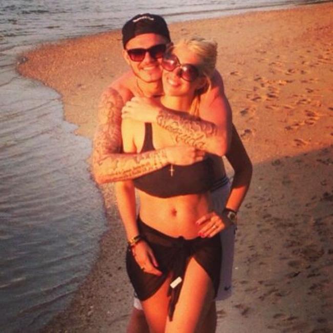 Wanda Nara annuncia le nozze con Icardi e lascia Twitter Wanda Nara annuncia le nozze con Icardi e lascia Twitter