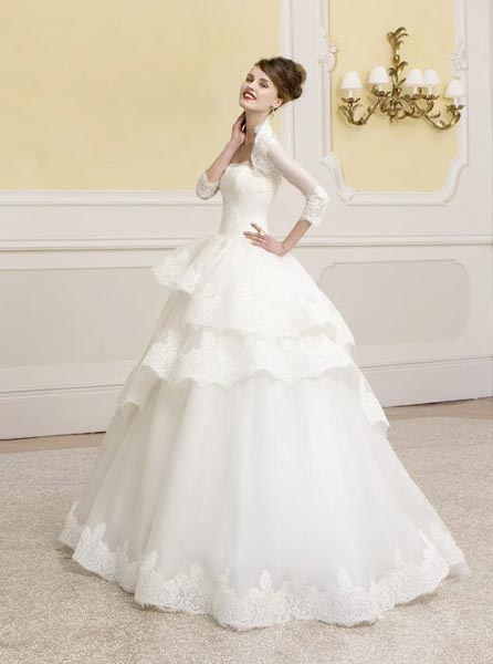 Calzedonia si sposa con Aimée: comprato il 40% del gruppo mantovano Calzedonia si sposa con Aimée: comprato il 40% del gruppo mantovano