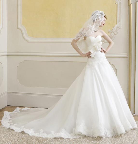 Calzedonia si sposa con Aimée: comprato il 40% del gruppo mantovano Calzedonia si sposa con Aimée: comprato il 40% del gruppo mantovano