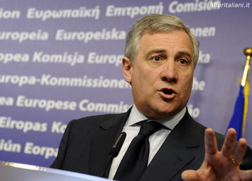 Tajani-Bonafè, supersfida europea. Fuga Alemanno, candidato al Sud