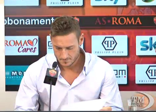 Capitan Totti, un seggio alla Camera. #bellimanonbulli, si alza il grido Capitan Totti, un seggio alla Camera. #bellimanonbulli, si alza il grido
