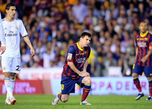 Il re è nudo, Messi contestato dai tifosi del Barça: “Non suda per noi” Il re è nudo, Messi contestato dai tifosi del Barça: “Non suda per noi”