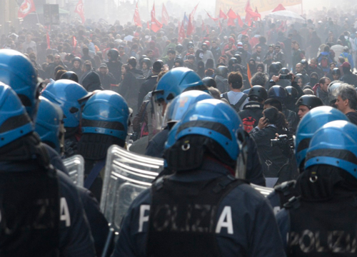 Il Prefetto difende i poliziotti. “Ma quali violenze… siamo seri” Il Prefetto difende i poliziotti. “Ma quali violenze… siamo seri”
