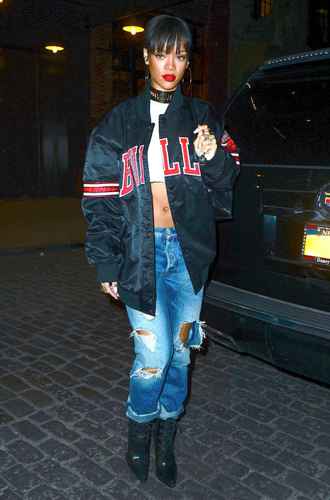 Tendenze/ Tramonta il mito dei jeans. I giovani preferiscono la tuta Tendenze/ Tramonta il mito dei jeans. I giovani preferiscono la tuta