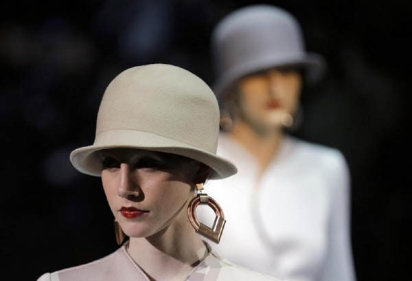 Anche Armani nella tagliola del Fisco: lo stilista versa 270 milioni Anche Armani nella tagliola del Fisco: lo stilista versa 270 milioni