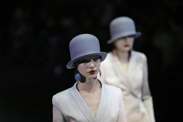 Anche Armani nella tagliola del Fisco: lo stilista versa 270 milioni Anche Armani nella tagliola del Fisco: lo stilista versa 270 milioni
