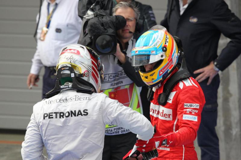 Alonso post-podio: “Ferrari migliora a piccoli passi”. Kimi: “Disastroso week end” Alonso post-podio: “Ferrari migliora a piccoli passi”. Kimi: “Disastroso week end”