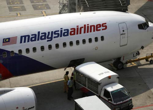 Si nasconde nel carrello dell’aereo. Salvo per miracolo dopo volo di 6 ore