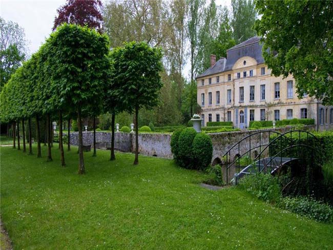 Francia, il caro-case frena la ripresa. E la Deneuve vende il suo castello da 4 mln Francia, il caro-case frena la ripresa. E la Deneuve vende il suo castello da 4 mln