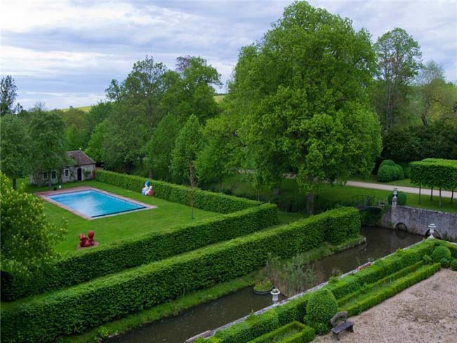 Francia, il caro-case frena la ripresa. E la Deneuve vende il suo castello da 4 mln Francia, il caro-case frena la ripresa. E la Deneuve vende il suo castello da 4 mln