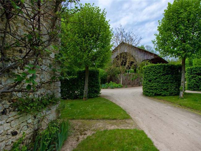 Francia, il caro-case frena la ripresa. E la Deneuve vende il suo castello da 4 mln Francia, il caro-case frena la ripresa. E la Deneuve vende il suo castello da 4 mln