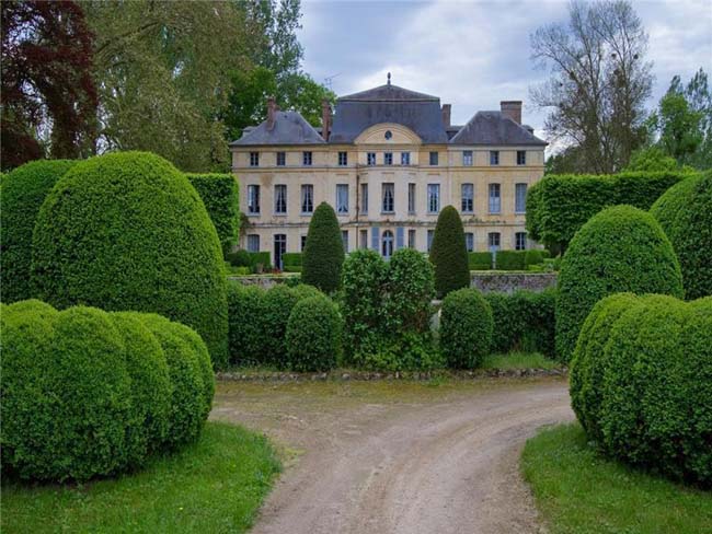 Francia, il caro-case frena la ripresa. E la Deneuve vende il suo castello da 4 mln Francia, il caro-case frena la ripresa. E la Deneuve vende il suo castello da 4 mln