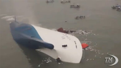 Traghetto affondato in Corea: i morti sono oltre cento