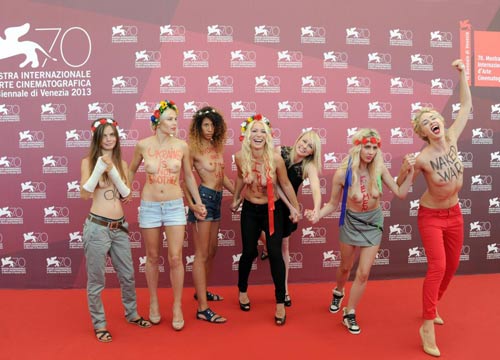 Europee, le Femen contro Marine Le Pen: “Una epidemia fascista” Europee, le Femen contro Marine Le Pen: “Una epidemia fascista”