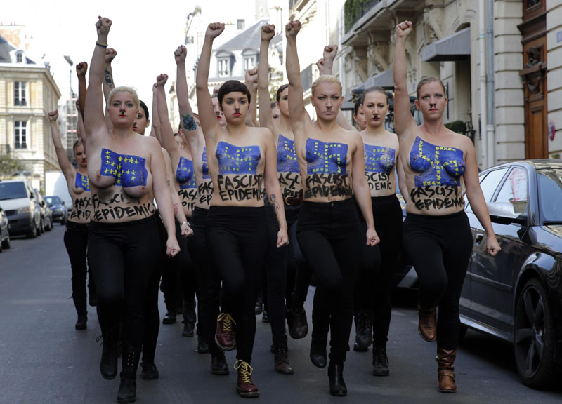 Europee, le Femen contro Marine Le Pen: “Una epidemia fascista” Europee, le Femen contro Marine Le Pen: “Una epidemia fascista”