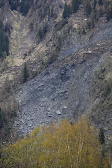 Courmayeur, terrore per la grande frana. Chiuso il traforo. Foto