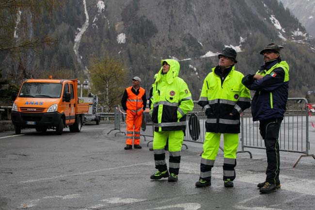 Courmayeur, terrore per la grande frana. Chiuso il traforo. Foto Courmayeur, terrore per la grande frana. Chiuso il traforo. Foto