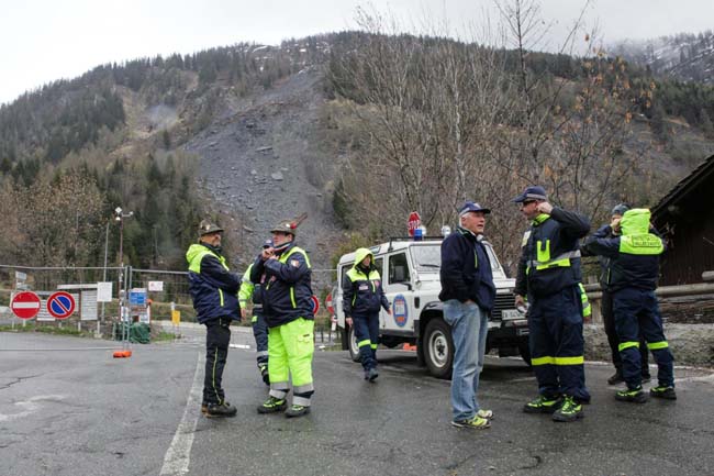 Courmayeur, terrore per la grande frana. Chiuso il traforo. Foto Courmayeur, terrore per la grande frana. Chiuso il traforo. Foto