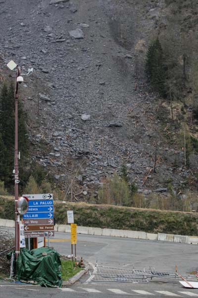 Courmayeur, terrore per la grande frana. Chiuso il traforo. Foto Courmayeur, terrore per la grande frana. Chiuso il traforo. Foto
