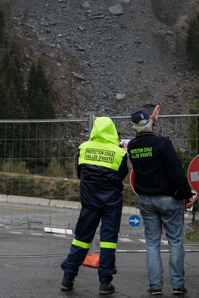 Courmayeur, terrore per la grande frana. Chiuso il traforo. Foto Courmayeur, terrore per la grande frana. Chiuso il traforo. Foto