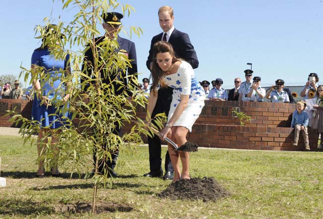 William e Kate come Carlo e Diana: in Australia alla montagna sacra William e Kate come Carlo e Diana: in Australia alla montagna sacra