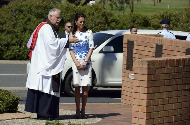 William e Kate come Carlo e Diana: in Australia alla montagna sacra William e Kate come Carlo e Diana: in Australia alla montagna sacra