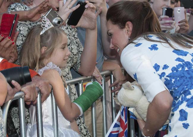 William e Kate come Carlo e Diana: in Australia alla montagna sacra William e Kate come Carlo e Diana: in Australia alla montagna sacra