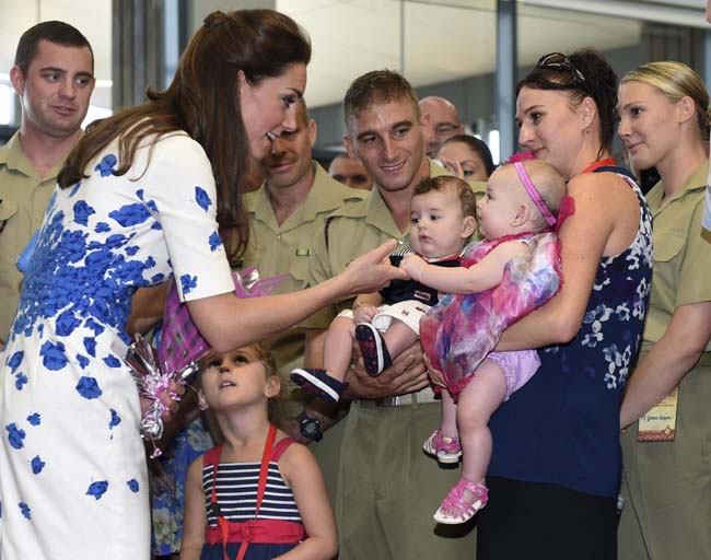 William e Kate come Carlo e Diana: in Australia alla montagna sacra William e Kate come Carlo e Diana: in Australia alla montagna sacra