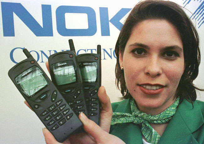 Addio Nokia: Nadella la trasforma in Microsoft Mobile