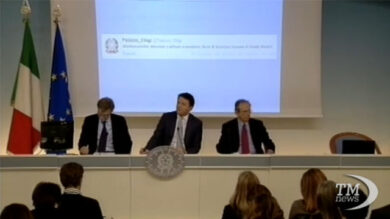 VIDEO: i dieci tweet di Renzi, dalle auto blu agli 80 euro in busta