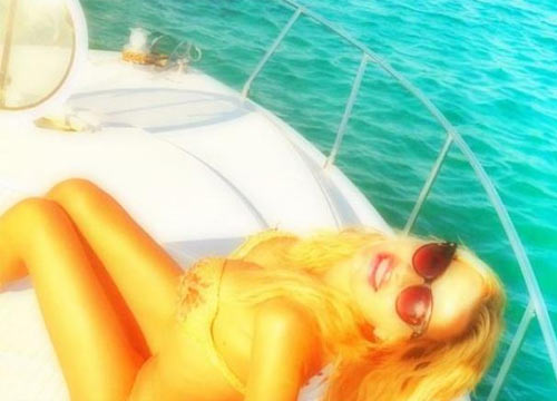 Dopo un anno Valeria Marini torna single Dopo un anno Valeria Marini torna single