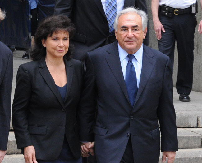 Strauss Kahn? Che bambinone. E Hollande ritorna a casa… Strauss Kahn? Che bambinone. E Hollande ritorna a casa…