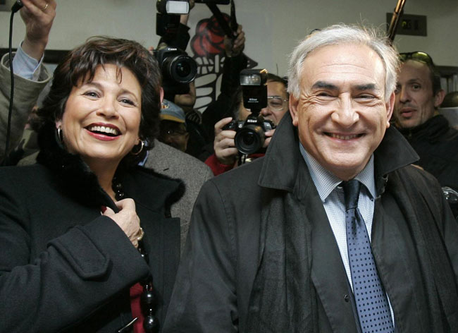 Strauss Kahn? Che bambinone. E Hollande ritorna a casa… Strauss Kahn? Che bambinone. E Hollande ritorna a casa…