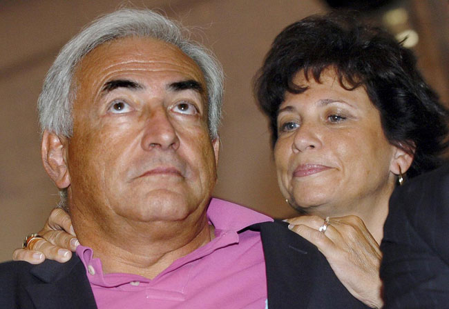 Strauss Kahn? Che bambinone. E Hollande ritorna a casa… Strauss Kahn? Che bambinone. E Hollande ritorna a casa…
