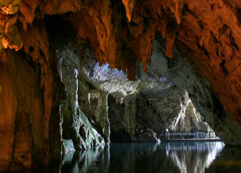 Non solo pizza e spaghetti, Italia al top per turismo speleologico Non solo pizza e spaghetti, Italia al top per turismo speleologico