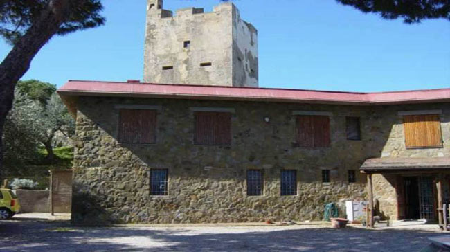 Manieri, castelli, ville antiche. Le case più lussuose d’Italia. FOTO Manieri, castelli, ville antiche. Le case più lussuose d’Italia. FOTO