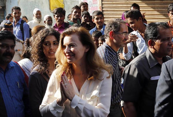 Ritorno di fiamma Hollande-Trierweiler. E la Gayet torna alla sua vita da single
