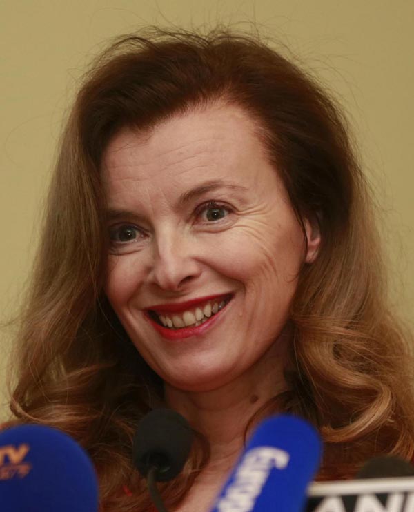 Ritorno di fiamma Hollande-Trierweiler. E la Gayet torna alla sua vita da single