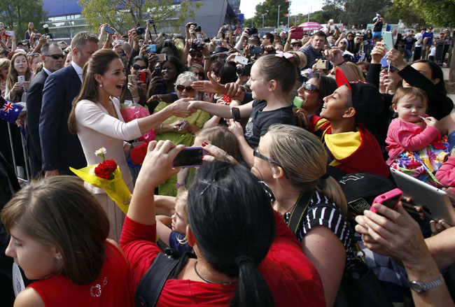 E Kate Middleton fa la dj. LE FOTO