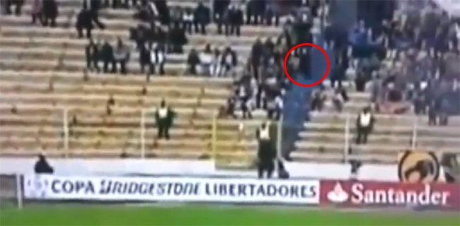 Fantasma alla partita di calcio, tifosi e operatori sotto choc Fantasma alla partita di calcio, tifosi e operatori sotto choc